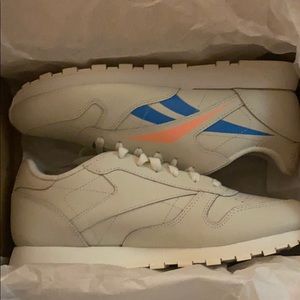 Women Reebok classics